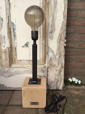 Steel en Stockings Lamp Block