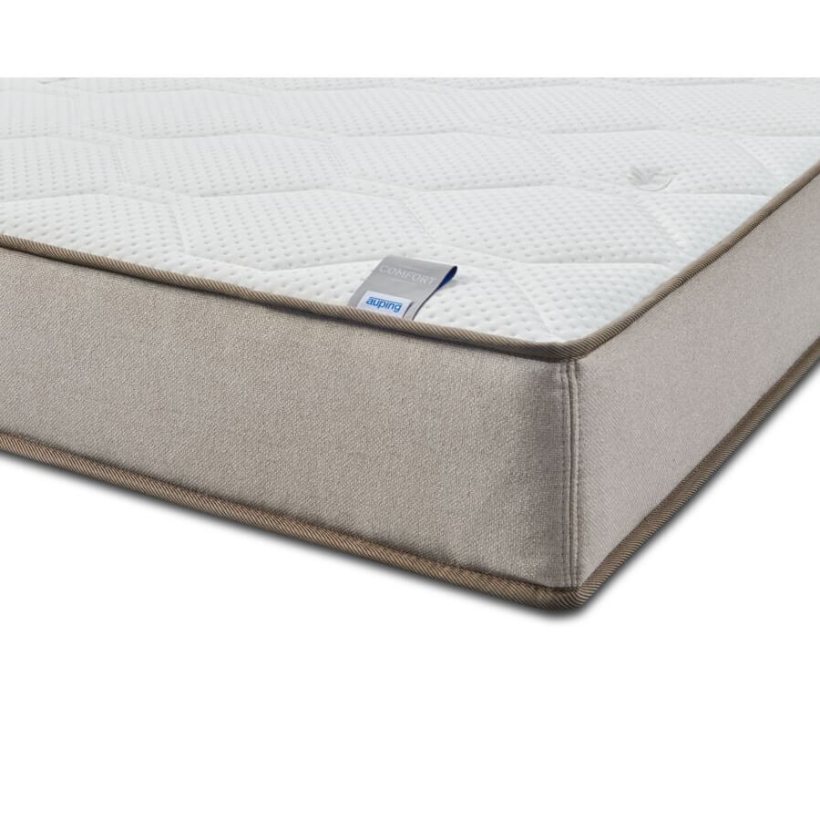 Detailfoto van de Auping Comfort matras, met zicht op de tijk, stiknaden en comfortlaag