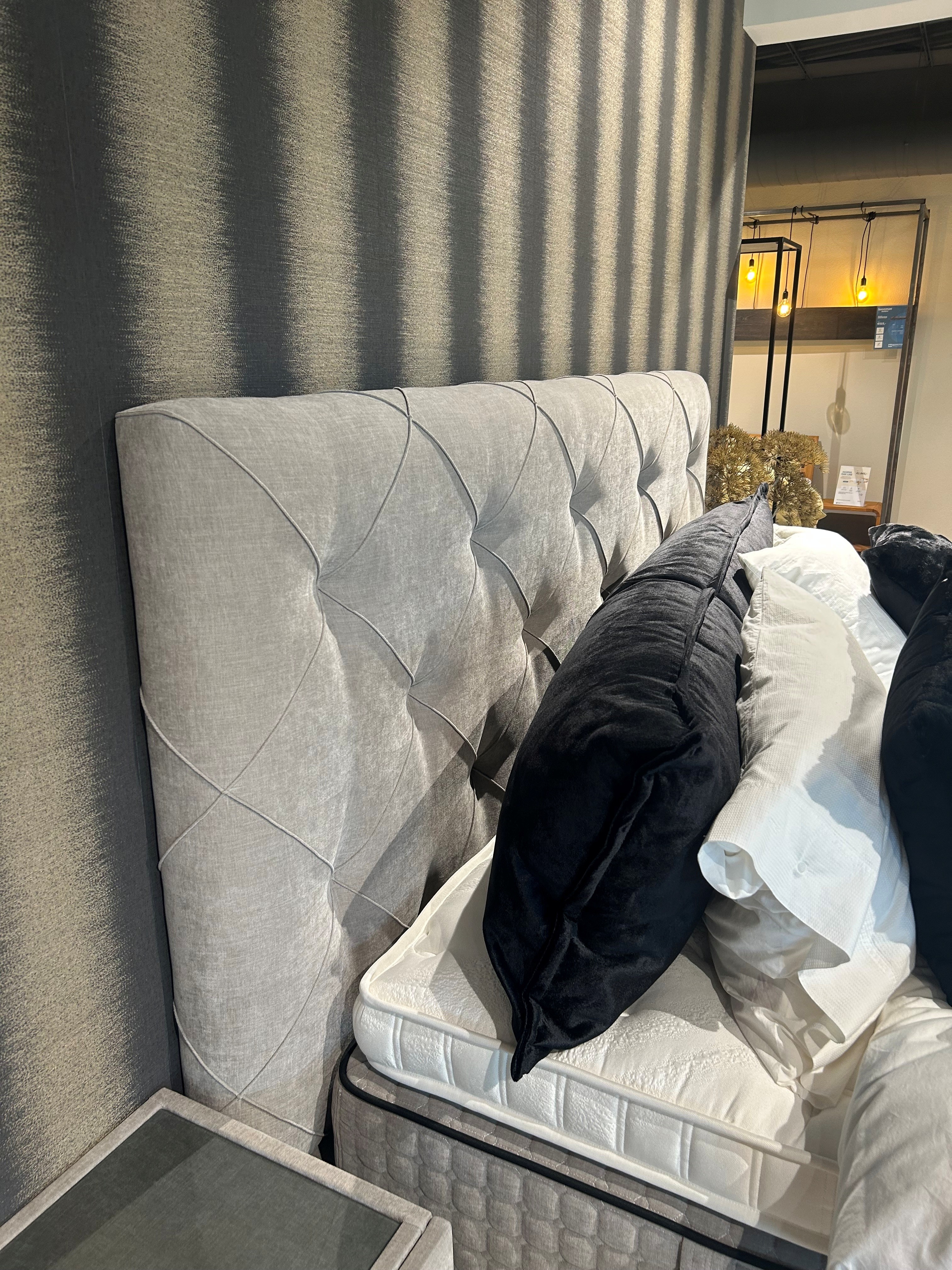 Serta Magnifique Boxspring - Showroommodel