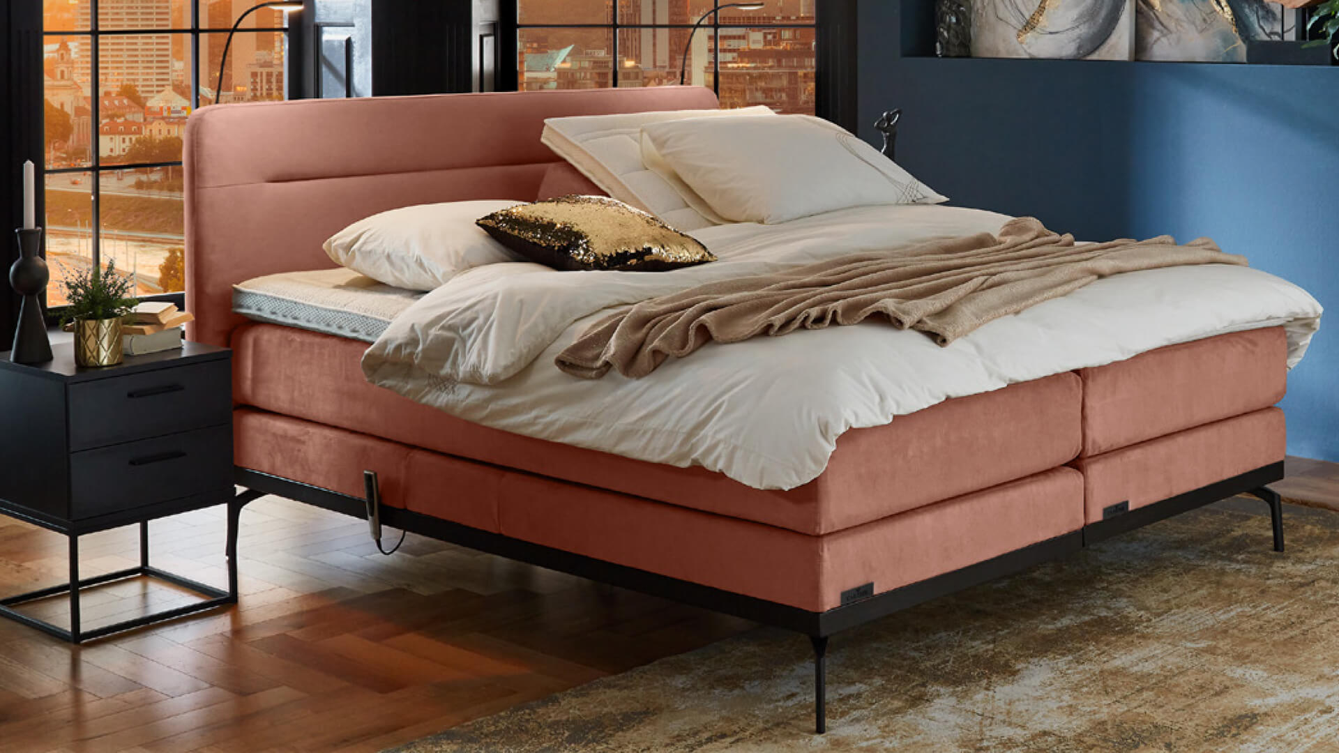 Caresse Boxspring Jubileum 3300 Elektrisch met luxe hoofdbord