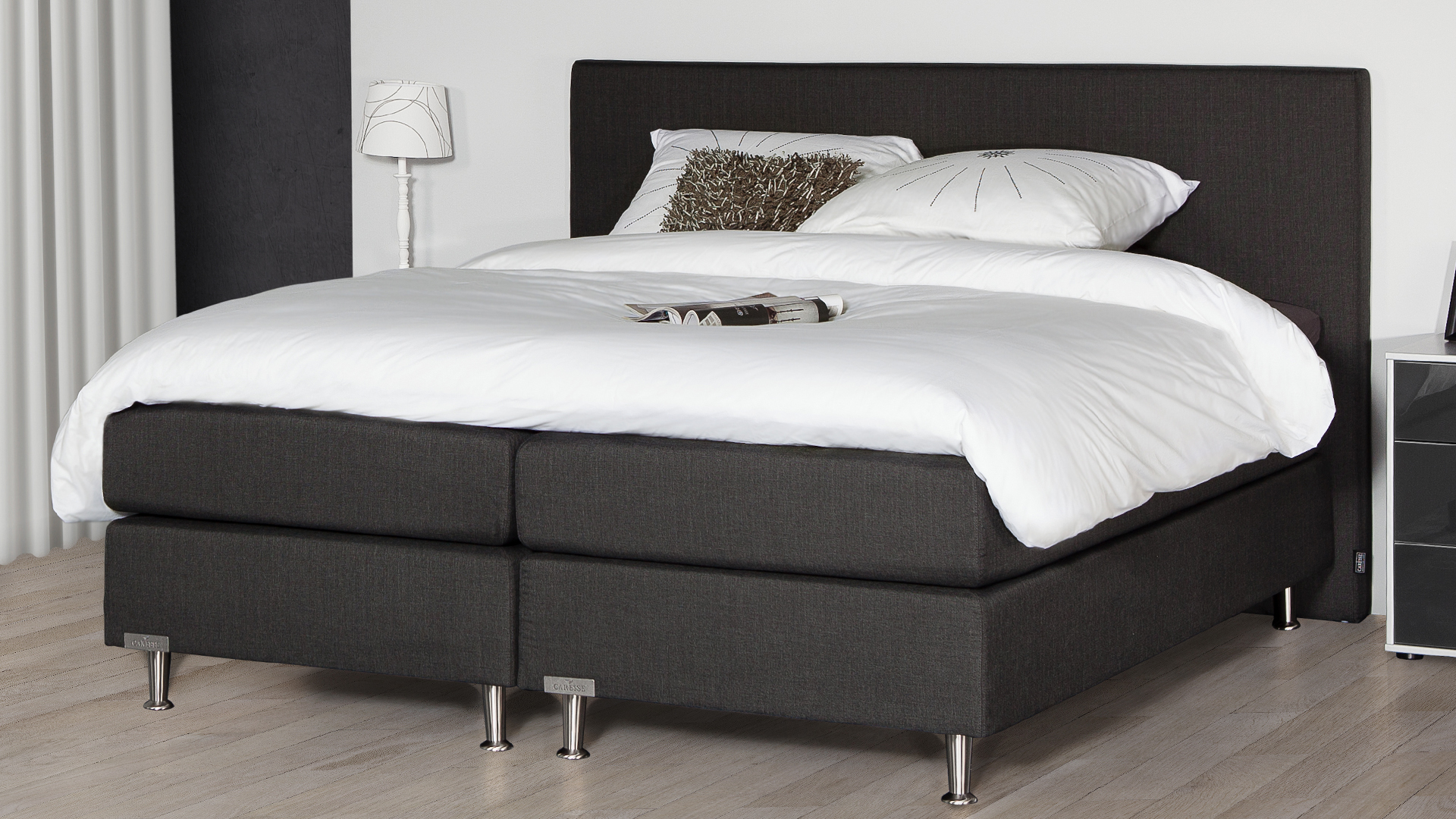 Caresse Boxspring Silver 4750 Vlak met gestoffeerd hoofdbord in Urban stof