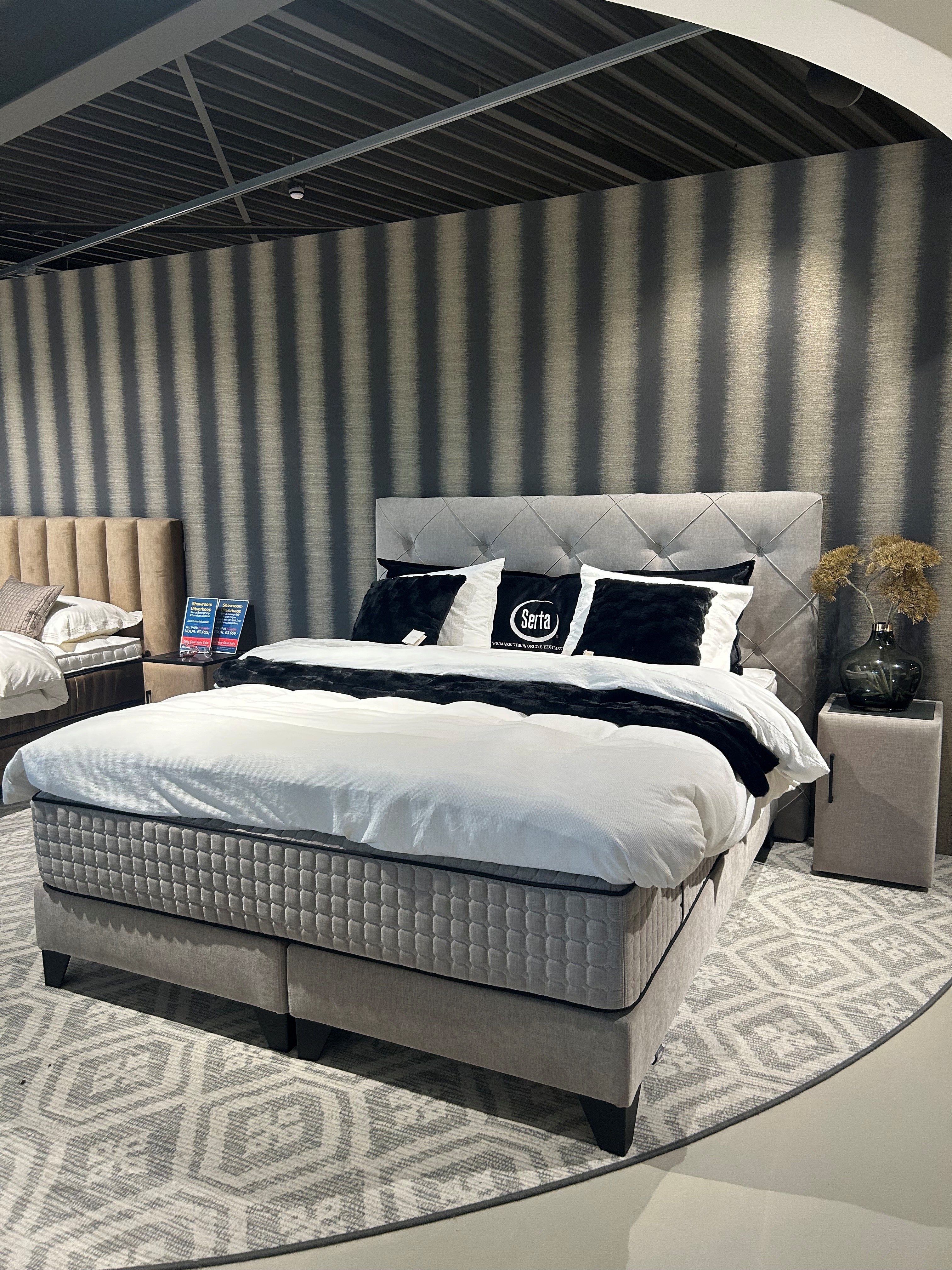 Serta Magnifique Boxspring - Showroommodel