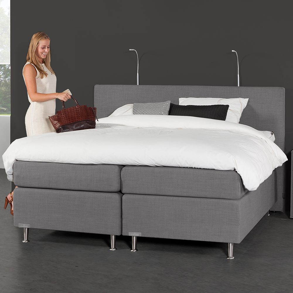 Caresse Silver 4750 vlak boxspring in moderne slaapkamer