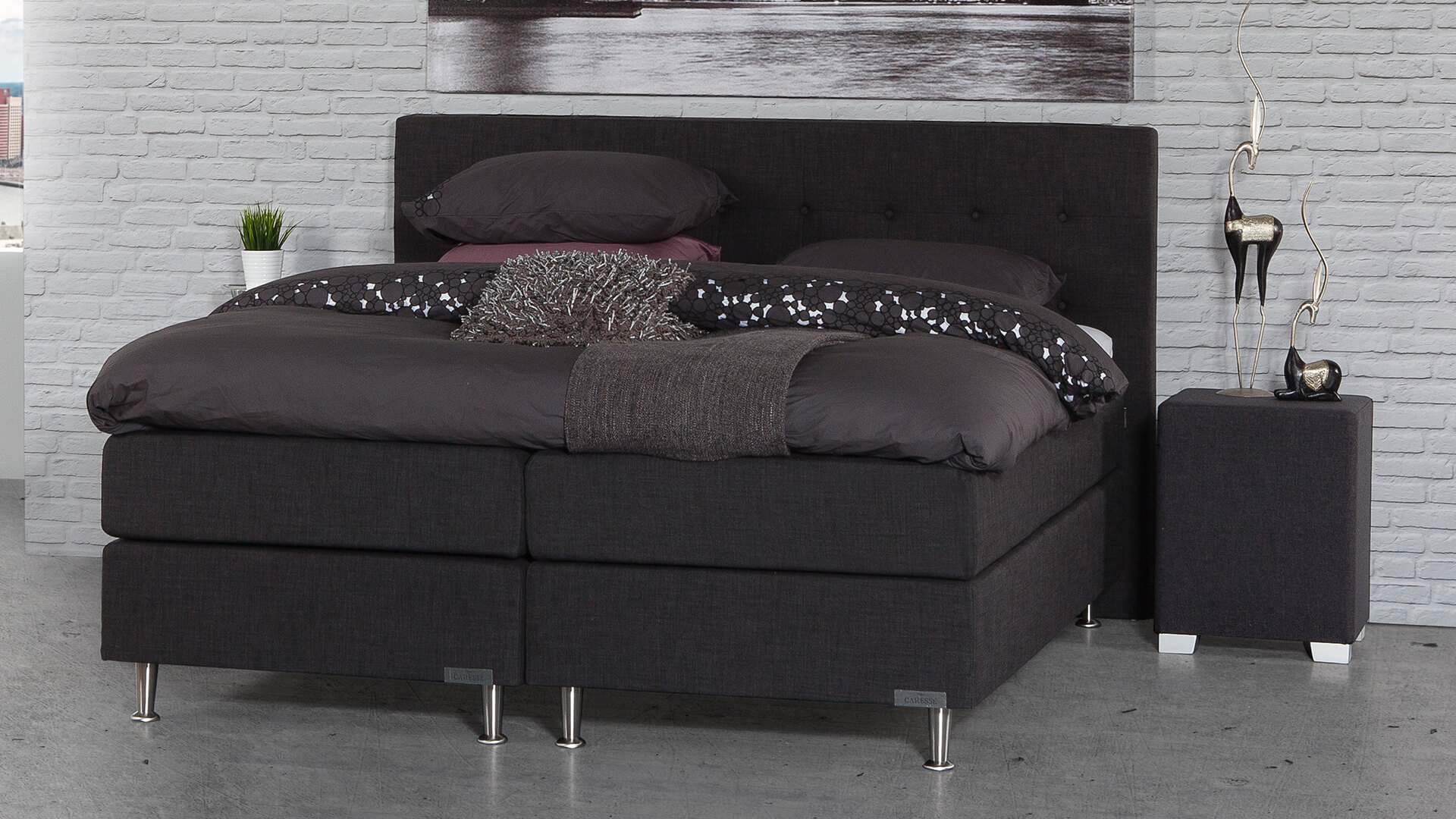 Caresse Boxspring 4850 Vlak Silver Collection met gecapitonneerd hoofdbord