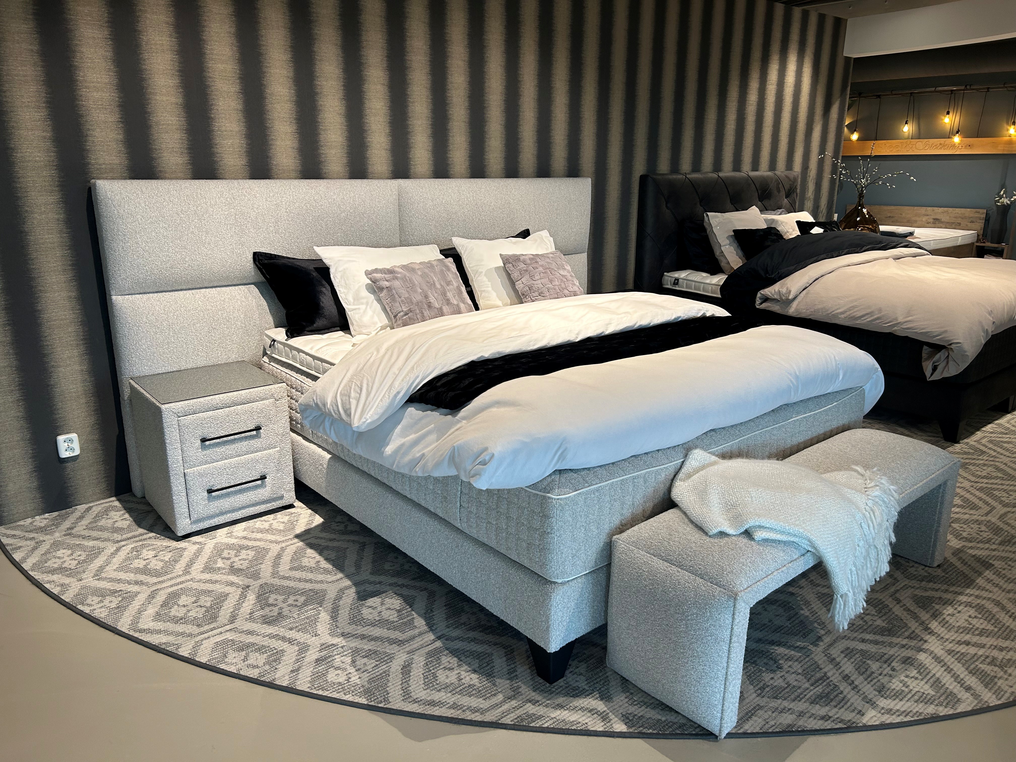 Serta Brut Boxspring - Showroommodel