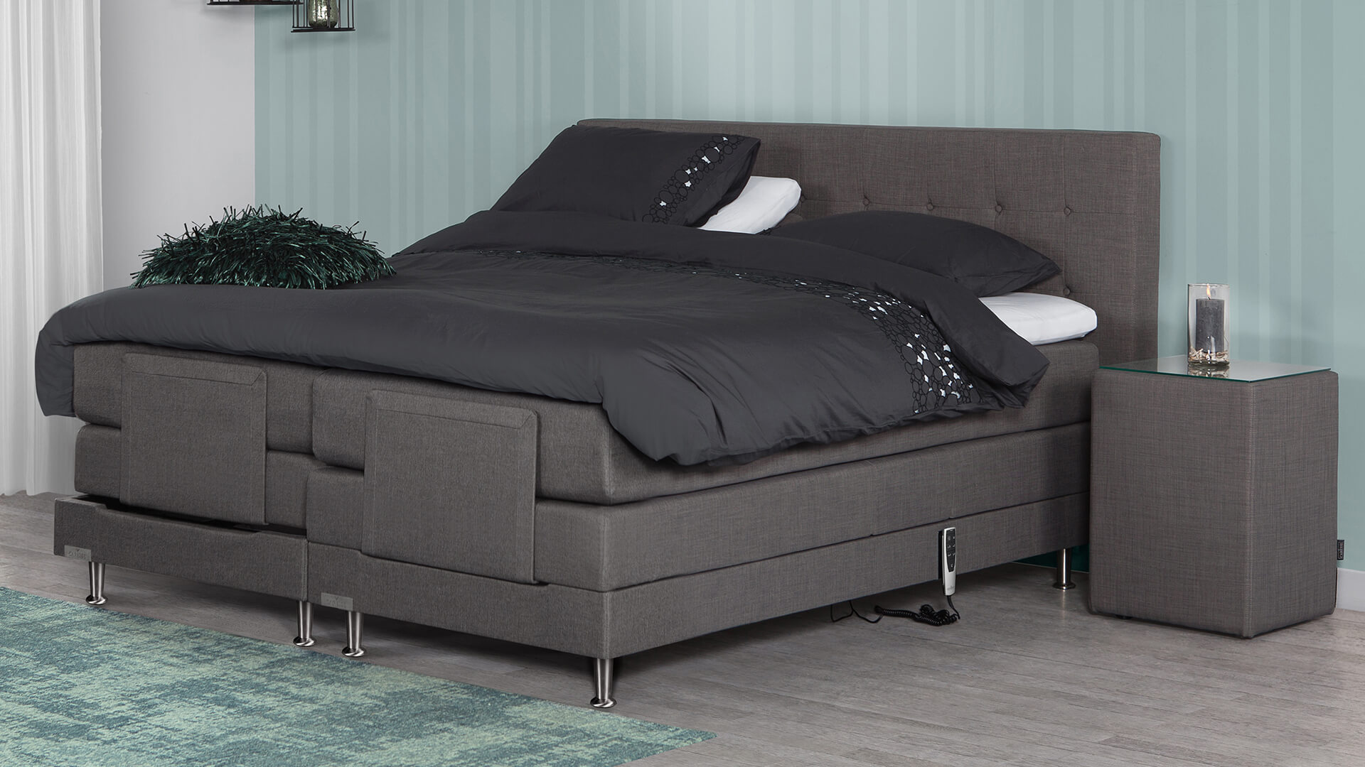 Elektrisch verstelbare boxspring Caresse 4800 in moderne slaapkamer
