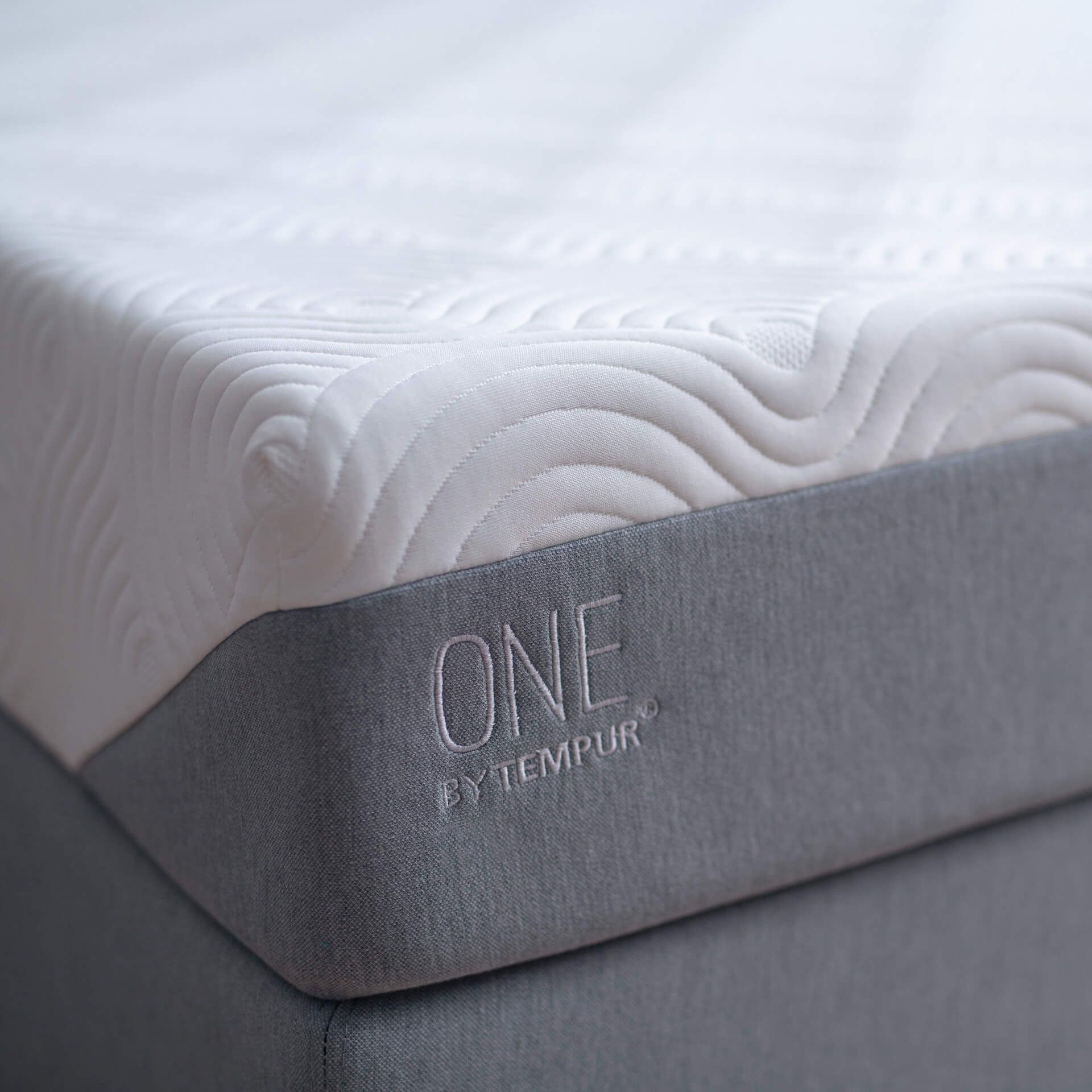 One by Tempur Matras